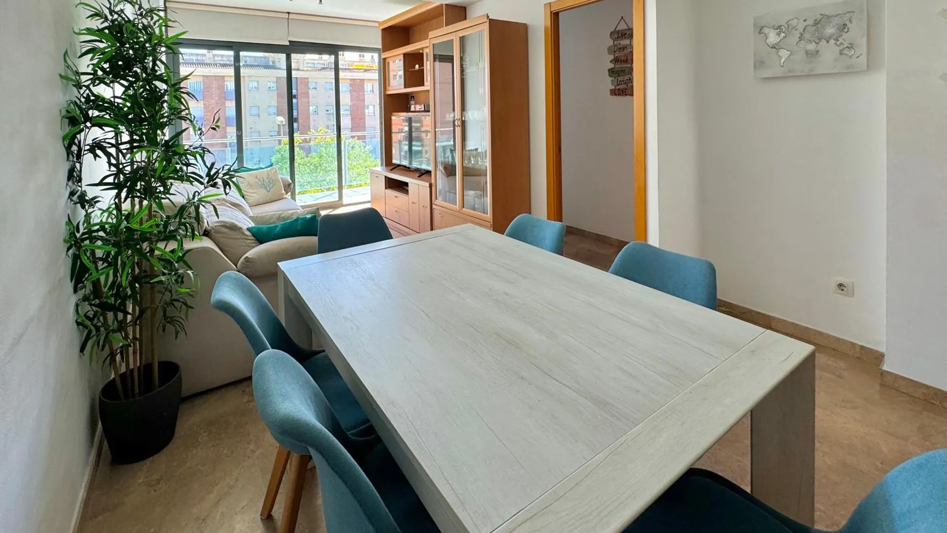 Precioso Apartamento 4 Habitaciones Con Piscina Y Gym 滨海略雷特 公寓